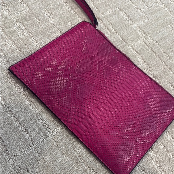Elegant Pink Snakeskin Clutch - Picture 2 of 6
